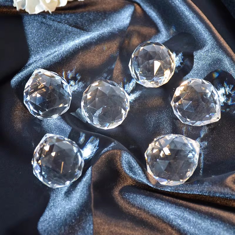 Crystal Ball Prism Sun Catcher - Crystal Ball Decor recension och pris