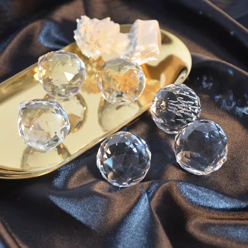 Crystal Ball Prism Sun Catcher - Crystal Ball Decor recension och pris