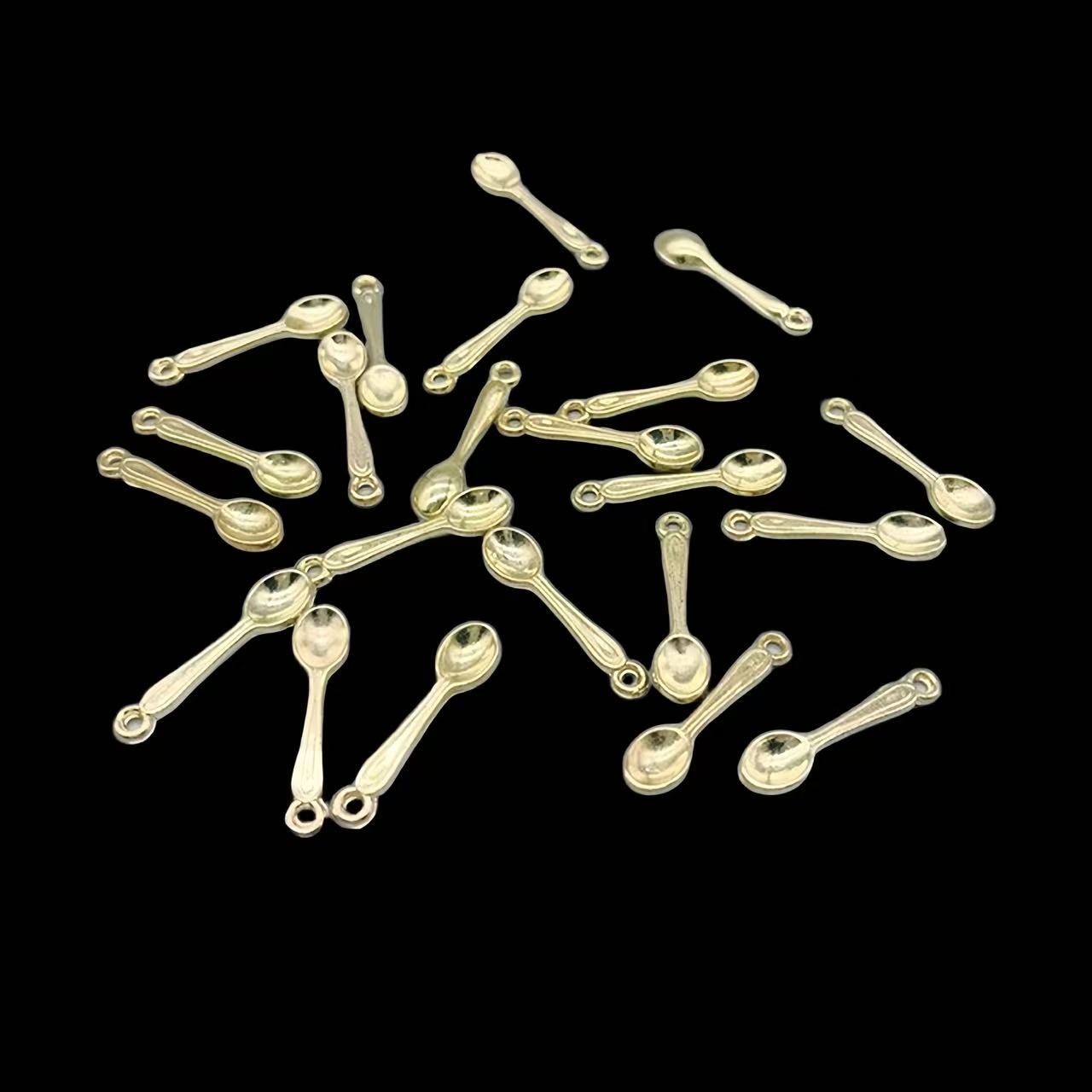 100pcs Small Spoon Charm Gold  - Gold Cutlery Flatware recension och pris