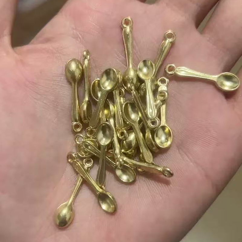 100pcs Small Spoon Charm Gold  - Gold Cutlery Flatware recension och pris